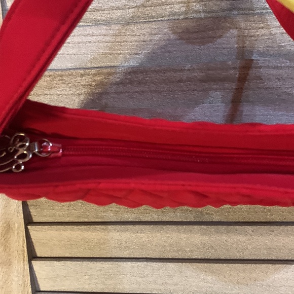 Vera Bradley -  single Pocket Handbag -cherry red. - Picture 5 of 5